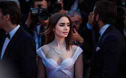 Emily v Paříži: Nový seriál Netflixu o mládí, módě a lásce pokračuje ve vyobrazení svobodomyslnosti žen dnešní doby Emily v Paříži: Nový seriál Netflixu o mládí, módě a lásce pokračuje ve vyobrazení svobodomyslnosti žen dnešní doby