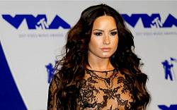 Pět minut od smrti. Demi Lovato v novém dokumentu promluvila o předávkování