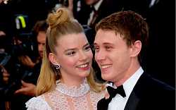 Anya Taylor-Joy z oblíbeného seriálu Dámský gambit míří hodně vysoko. Co o ní ještě nevíte a jaké filmy pro nás chystá Anya Taylor-Joy z oblíbeného seriálu Dámský gambit míří hodně vysoko. Co o ní ještě nevíte a jaké filmy pro nás chystá