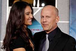 Bruce Willis: Do kroužku herectví se zapsal kvůli koktání a barmana dělal tak dobře, že dostal přímo za barem nabídku na roli barmana