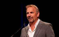 Vodní svět (1995): Až do natočení Titanicu nejdražší film všech dob. Kolik do něj investoval Kevin Costner? Vodní svět (1995): Až do natočení Titanicu nejdražší film všech dob. Kolik do něj investoval Kevin Costner?