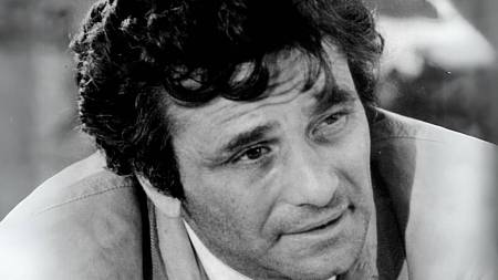 Columbo: Hrál si s vrahy jako kočka s myší, všichni ho podceňovali a často drásal nervy nejen zločincům, ale i divákům Columbo: Hrál si s vrahy jako kočka s myší, všichni ho podceňovali a často drásal nervy nejen zločincům, ale i divákům