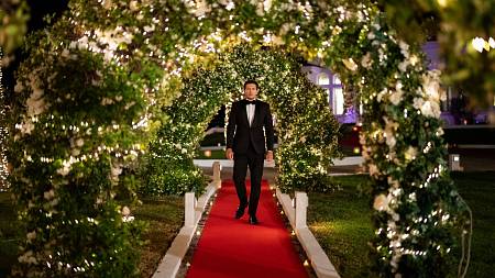 Finále Bachelor Česko : Jan si oddech, finále je venku a on už se nemusí maskovat, když jde navštívit svou lásku Finále Bachelor Česko : Jan si oddech, finále je venku a on už se nemusí maskovat, když jde navštívit svou lásku