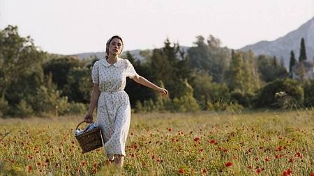 Studnařova dcera: Milovnice francouzských romantických filmů potěší silný příběh lásky a kouzelná atmosféra Provence Studnařova dcera: Milovnice francouzských romantických filmů potěší silný příběh lásky a kouzelná atmosféra Provence