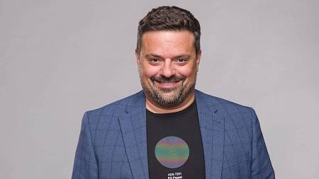 Tento herec z Ulice své slavné předky nezapře, kromě talentu zdědil podle vlastních slov také sklony k tloustnutí Tento herec z Ulice své slavné předky nezapře, kromě talentu zdědil podle vlastních slov také sklony k tloustnutí