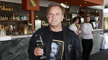 Jakub Smolík: Hvězda, tatínek a motokrosový nervák slaví dnes 66. narozeniny
