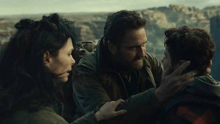 Apokalypsa pokračuje: Gerard Butler a Morena Baccarin čelí konci světa