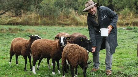 Plnit si sny může někdy znamenat pěknou dřinu, Vojta Kotek poradí, jak zapojit celou vesnici