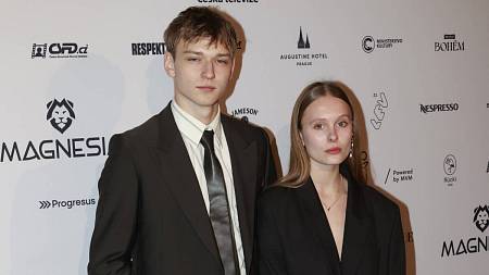 Bratr Davida Gránského chodí s dcerou Lindy Rybové a Davida Prachaře