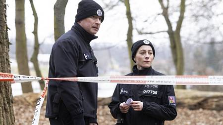 Polabí: Scenáristé si diváky vodí od 1.dílu. Kdo je podle vás vrahem?