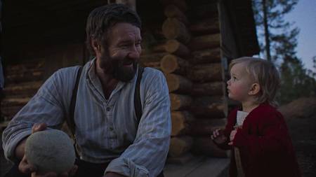 Něžná síla dřevorubce: Jak Sny o vlacích vyprávějí o lásce, která drží člověka při životě