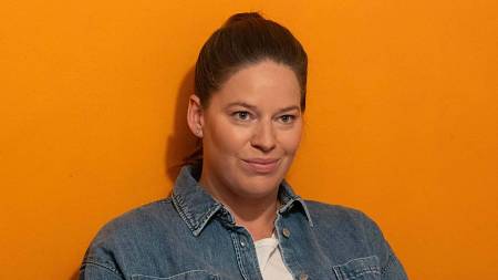 Do Ulice přichází pragmatická pošťačka. Ztvární ji milovnice reality show