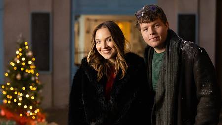 Poslechněte si vánoční píseň Ulice už teď. Diváci zuří, že musejí přetrpět reklamy