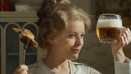 Dnes miliony Čechů zajásají a neodtrhnou se od televize. ČT1 ve 21:30 vysílá nejkrásnější český film historie