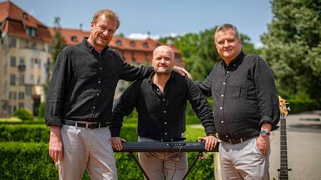 Nová česko-slovenská komedie století je tady: 22. ledna vtrhne do kin pecka, u které budou umírat smíchy především muži