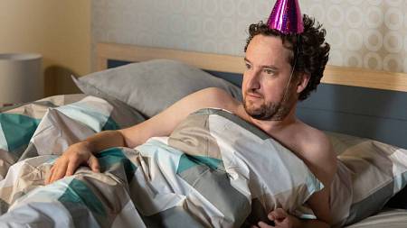 Dnes v Ulici: Na Nový rok se dočkáme vtipného probuzení i ženské přepadovky