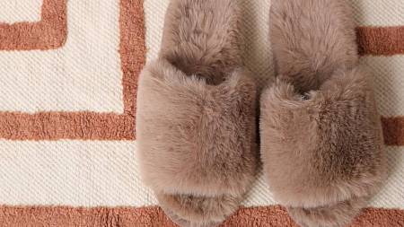 Vybavujete si hit Lucky Bílé Neposlušné tenisky? 1. ledna vydala novou verzi. Poslechněte si ji, úplně vás dostane