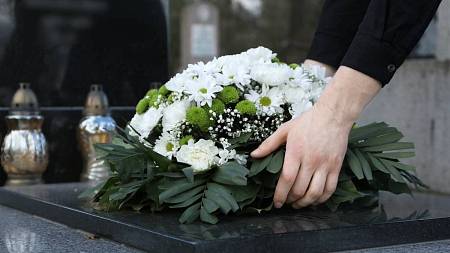 Zubatá měla v roce 2025 žně. Podívejte se, které známé osobnosti nám budou chybět