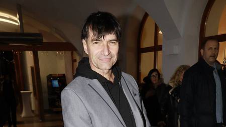 Jak bydlí Zdeněk Podhůrský: Třicet let proměny staré opukové stavby v útulné rodinné sídlo