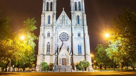 Netflix právě natáčí v Praze na náměstí Míru