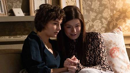 Tahle trapná dějová linie se nám nelíbí, zuří diváci Ulice. Krásné herečce neodpustili, ani když má narozeniny