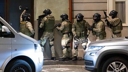 Ihned vyhoďte scénáristy, bouří se fanoušci ulice. Není přece normální takhle zkazit seriál