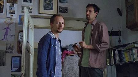 Vzpomínáte si na kudrnatého Jindřicha z Princezny ze mlejna? Teď hraje v seriálech, ale změnil se k nepoznání. Poznáte ho?