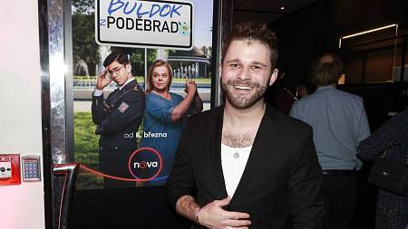 V Buldokovi z Poděbrad hraje i bývalý spolužák Štěpána Kozuba. Víte, kdo to je?