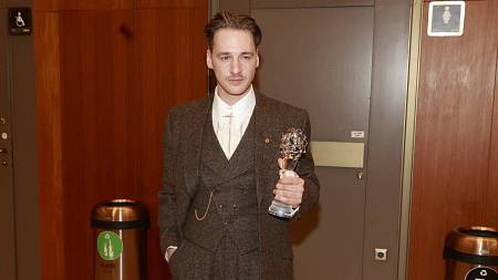 Herec Jan Nedbal má nejen přítelkyni, ale i velmi blízkého přítele. Víte, kdo to je?