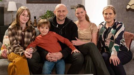 Ulice, chce to novou znělku, brblají diváci. Počkejte si, říkají druzí