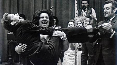 Zítra vysílá Nova Cinema nejvtipnější komedii všech dob. Růžičková kvůli ní vyhrála sázku a šampaňské teklo proudem