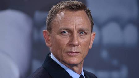 Daniel Craig výrazně omládl: Shodil vlasy a šel řešit do vězení Cilliana Murphyho