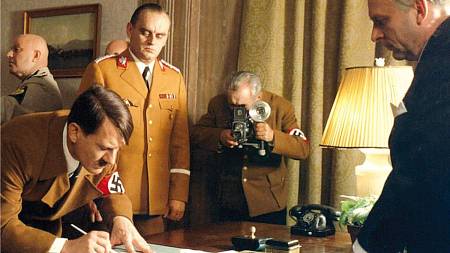 Dny zrady: Velkofilm, který chtěl zachytit historii. A nakonec se sám stal její součástí