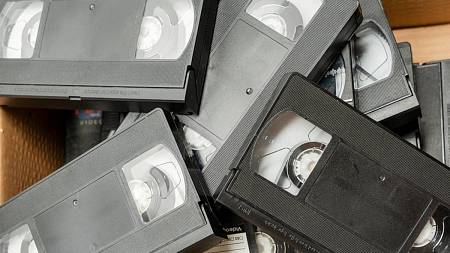 Pamatujete si na éru rychlodabingu? Najdete ho ve Slunce, seno nebo dodnes na Netflixu