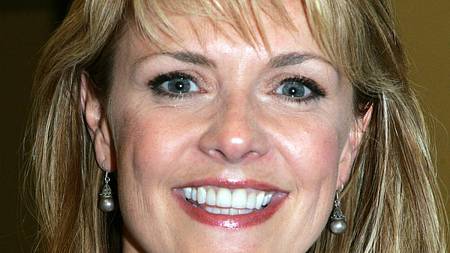 Jak dnes vypadá představitelka Samanthy Carterové? Amanda Tapping pracuje na novém seriálu a míří do Česka