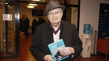 Jiří Suchý brzy oslaví 95. narozeniny. Místo infarktu na sítích baví fanoušky