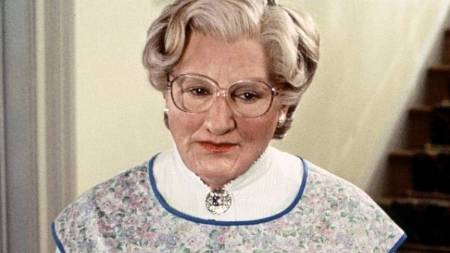 Robin Williams v ikonické roli chůvy. Jak vznikal film Táta v sukni a co stálo za jeho obřím úspěchem