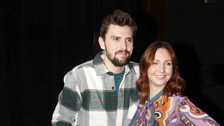 Veronika Arichteva a Vašek Matějovský tvoří krásnou seriálovou dvojici a jako přátelům jim to hraje skvěle dohromady Veronika Arichteva a Vašek Matějovský tvoří krásnou seriálovou dvojici a jako přátelům jim to hraje skvěle dohromady