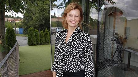 Jitka Schneiderová vzala roli v Ulici, aby poukázala na téma ezošmejdů. V seriálu Extraktoři hraje s dcerou Jitka Schneiderová vzala roli v Ulici, aby poukázala na téma ezošmejdů. V seriálu Extraktoři hraje s dcerou
