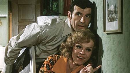 Kvíz: Zítra to roztočíme, drahoušku – kultovní komedie o sousedské válce. 10/10 dá jen filmový génius