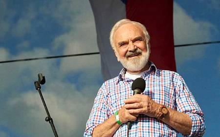 Jáchyme, hoď ho do stroje! Podle Smoljaka bylo největší chybou obsadit Luďka Sobotu Jáchyme, hoď ho do stroje! Podle Smoljaka bylo největší chybou obsadit Luďka Sobotu