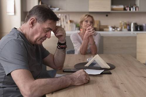 Polabí: Tlak, který drtí rodinu ze všech stran – a někdo toho využívá