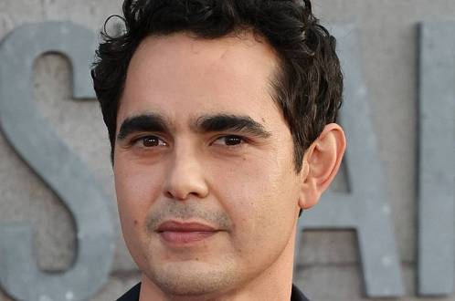 Max Minghella v Příběhu služebnice umřel. Nyní je zpátky v novém seriálu