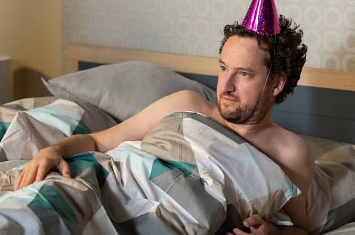 Dnes v Ulici: Na Nový rok se dočkáme vtipného probuzení i ženské přepadovky