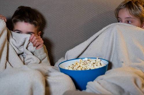 Český Karlík a továrna na čokoládu běží zítra na Nova Cinema. Cizinci jsou z filmové pecky u vytržení, Češi o ní netuší