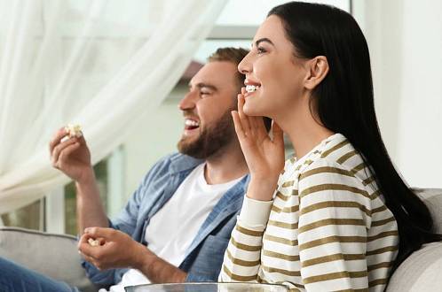 Zítra vysílá Nova Cinema nejvtipnější komedii všech dob. Komu je nad 50 a neviděl ji, propadne se do filmového pekla