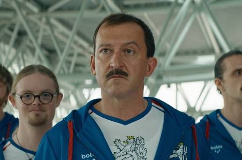 Film, který baví diváky v kinech: Dream Team míří také na stream