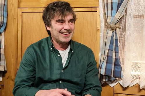 Drbárna ze Strání – Kamarádi: Majer se možná nedožije maturity dítěte, které Nikol čeká. Potřebuje obarvit vlasy a pleťové masky