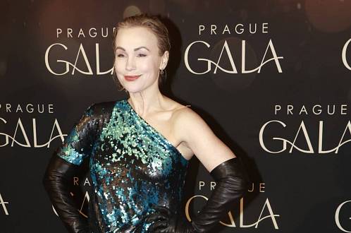 Vlastina Svátková je herečka, spisovatelka i malířka, která vystavuje v zahraničí