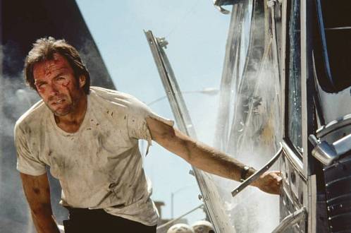 Železný stisk: Akční jízda, ve které Clint Eastwood dokázal, že je víc než jen filmový drsňák